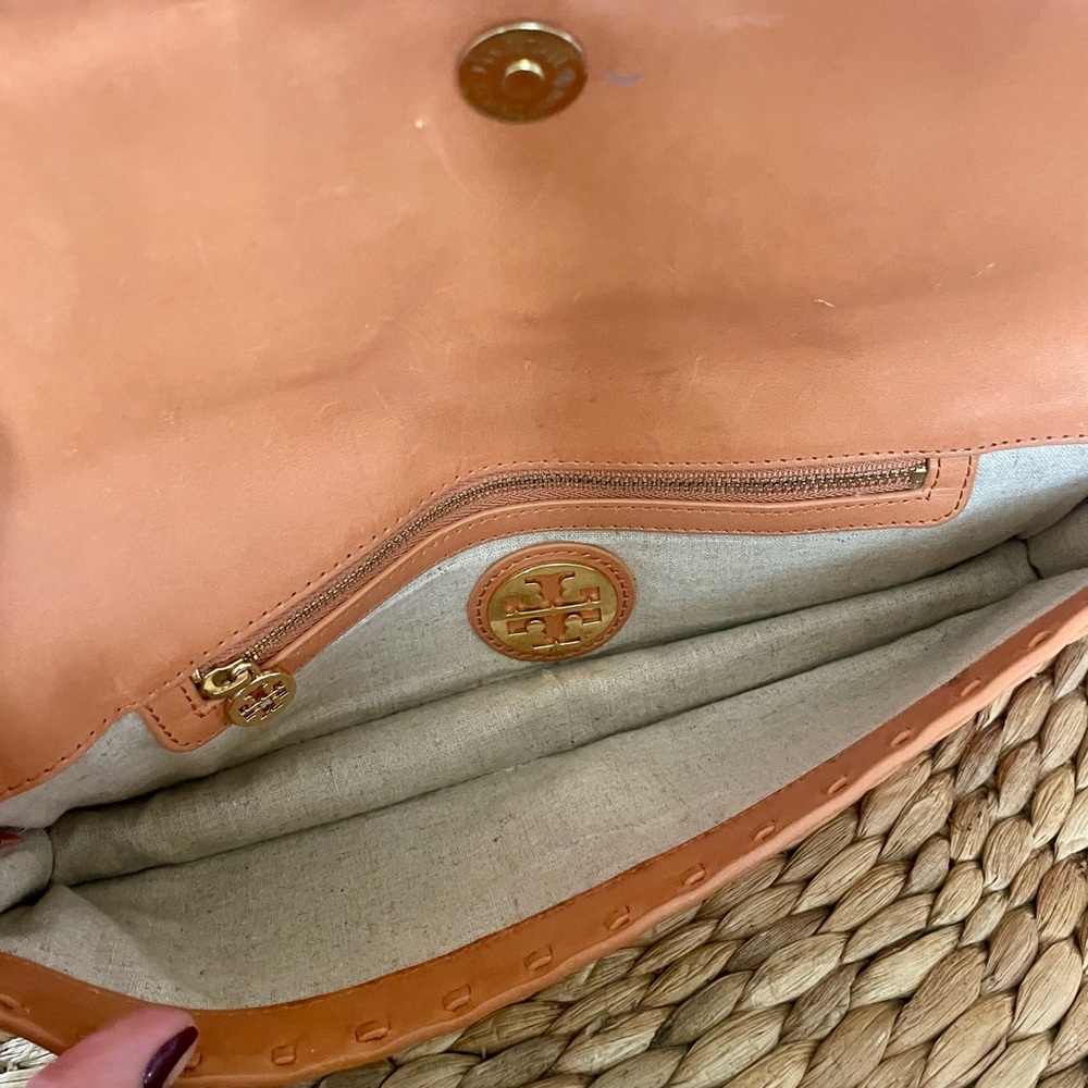 🐴 R  A  R  E  🐴
Tory Burch Western Inspired Clutch - Picture 3 of 5